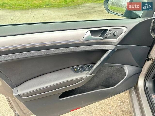 Серый Фольксваген e-Golf, объемом двигателя 0 л и пробегом 107 тыс. км за 10300 $, фото 8 на Automoto.ua