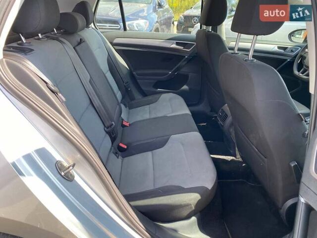 Серый Фольксваген e-Golf, объемом двигателя 0 л и пробегом 115 тыс. км за 8500 $, фото 19 на Automoto.ua