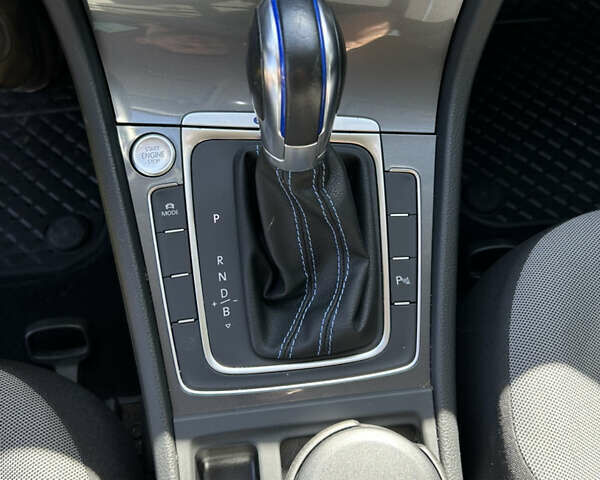 Серый Фольксваген e-Golf, объемом двигателя 0 л и пробегом 126 тыс. км за 8600 $, фото 12 на Automoto.ua