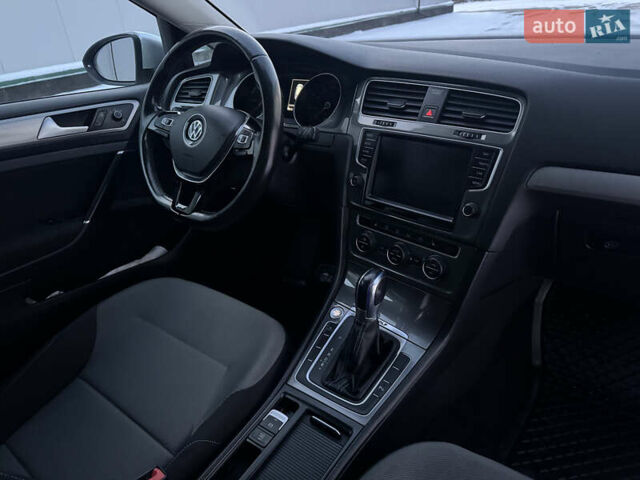 Серый Фольксваген e-Golf, объемом двигателя 0 л и пробегом 90 тыс. км за 8700 $, фото 14 на Automoto.ua