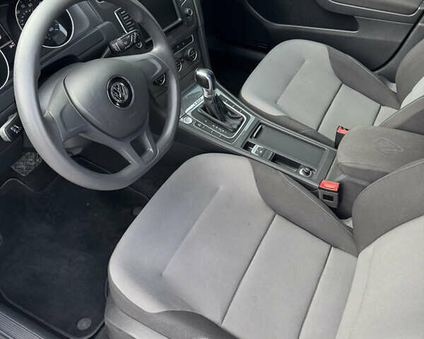 Серый Фольксваген e-Golf, объемом двигателя 0 л и пробегом 80 тыс. км за 9000 $, фото 10 на Automoto.ua