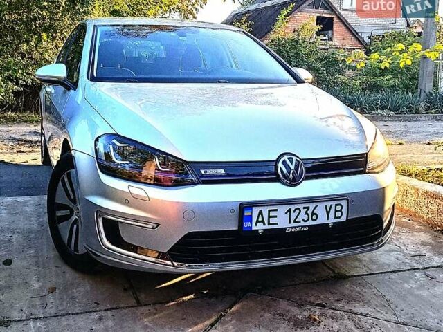 Серый Фольксваген e-Golf, объемом двигателя 0 л и пробегом 100 тыс. км за 9700 $, фото 11 на Automoto.ua