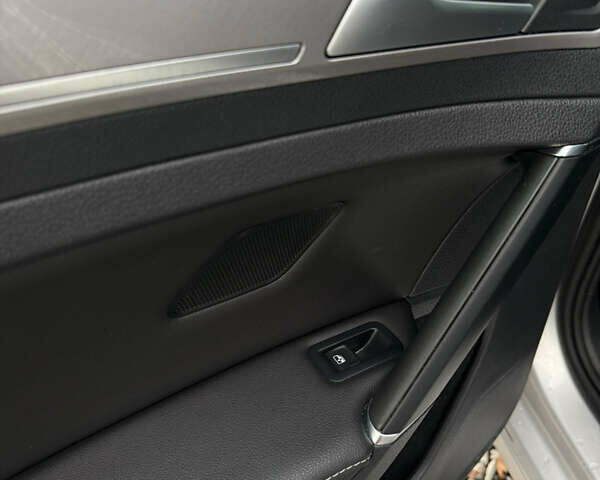 Серый Фольксваген e-Golf, объемом двигателя 0 л и пробегом 120 тыс. км за 7999 $, фото 27 на Automoto.ua