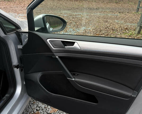 Серый Фольксваген e-Golf, объемом двигателя 0 л и пробегом 120 тыс. км за 7999 $, фото 33 на Automoto.ua