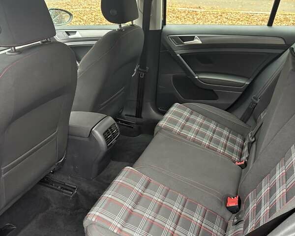 Серый Фольксваген e-Golf, объемом двигателя 0 л и пробегом 96 тыс. км за 9100 $, фото 20 на Automoto.ua