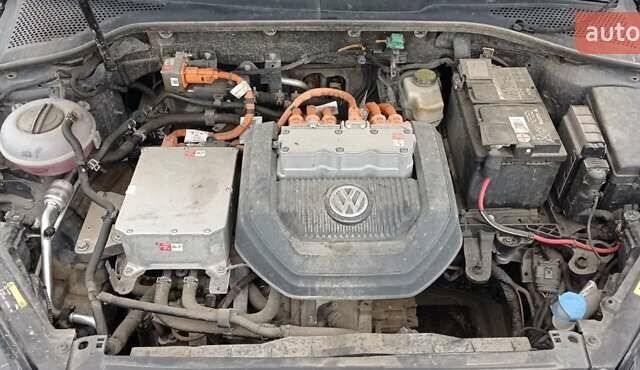 Серый Фольксваген e-Golf, объемом двигателя 0 л и пробегом 77 тыс. км за 8700 $, фото 12 на Automoto.ua