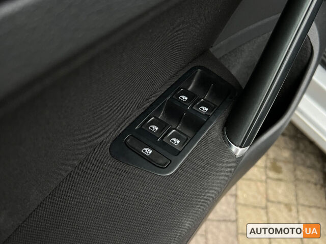 Сірий Фольксваген e-Golf, об'ємом двигуна 24 л та пробігом 107 тис. км за 9900 $, фото 14 на Automoto.ua