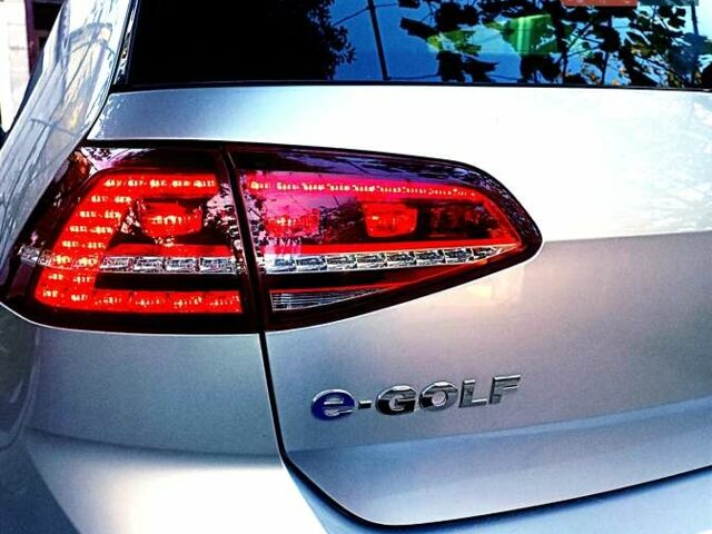 Серый Фольксваген e-Golf, объемом двигателя 0 л и пробегом 100 тыс. км за 9700 $, фото 10 на Automoto.ua