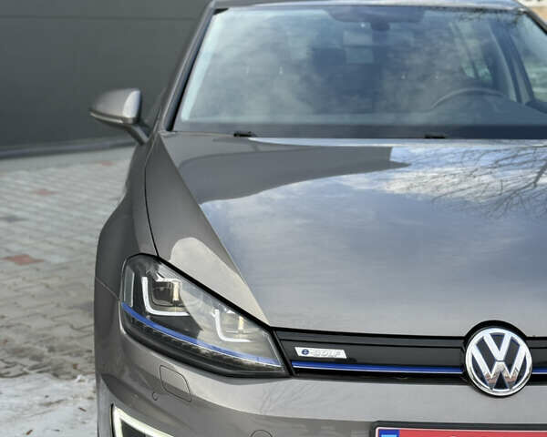 Серый Фольксваген e-Golf, объемом двигателя 0 л и пробегом 129 тыс. км за 8300 $, фото 8 на Automoto.ua