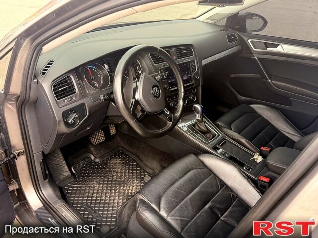 Серый Фольксваген e-Golf, объемом двигателя 0.12 л и пробегом 120 тыс. км за 10900 $, фото 7 на Automoto.ua