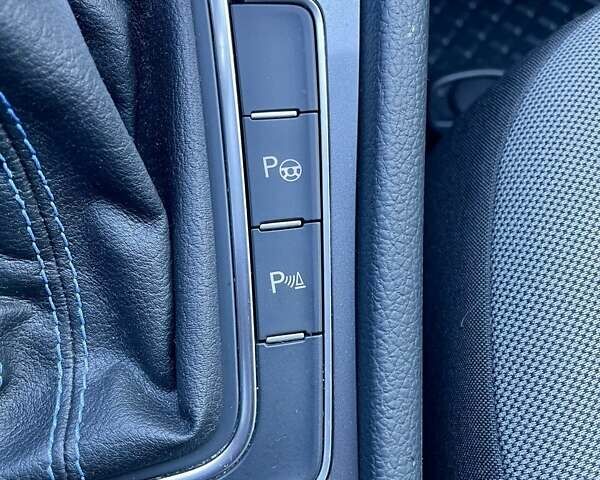 Серый Фольксваген e-Golf, объемом двигателя 0 л и пробегом 119 тыс. км за 10700 $, фото 41 на Automoto.ua