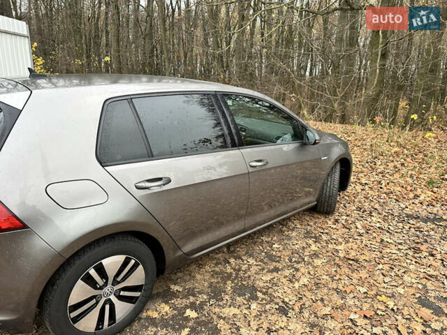 Серый Фольксваген e-Golf, объемом двигателя 0 л и пробегом 95 тыс. км за 8200 $, фото 3 на Automoto.ua