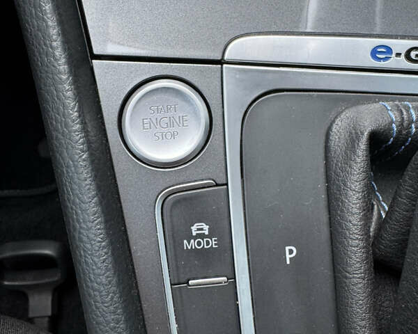 Серый Фольксваген e-Golf, объемом двигателя 0 л и пробегом 80 тыс. км за 9000 $, фото 19 на Automoto.ua