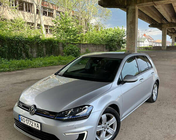Серый Фольксваген e-Golf, объемом двигателя 0 л и пробегом 113 тыс. км за 9999 $, фото 1 на Automoto.ua