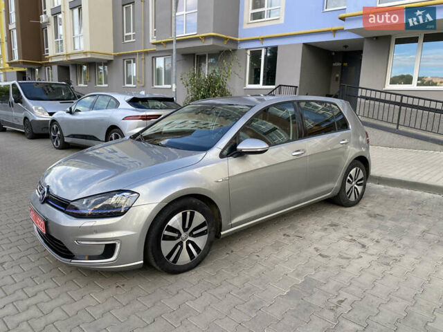 Серый Фольксваген e-Golf, объемом двигателя 0 л и пробегом 148 тыс. км за 9799 $, фото 2 на Automoto.ua