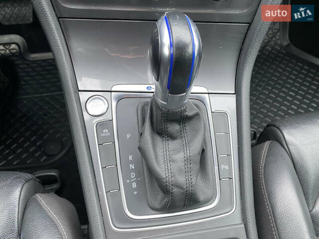 Серый Фольксваген e-Golf, объемом двигателя 0 л и пробегом 110 тыс. км за 8800 $, фото 27 на Automoto.ua