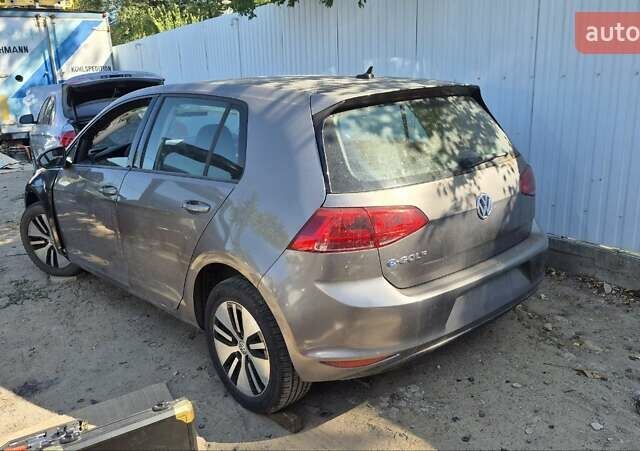 Серый Фольксваген e-Golf, объемом двигателя 0 л и пробегом 103 тыс. км за 6900 $, фото 5 на Automoto.ua