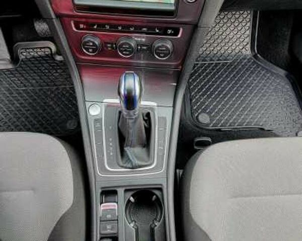 Серый Фольксваген e-Golf, объемом двигателя 2.4 л и пробегом 150 тыс. км за 7900 $, фото 3 на Automoto.ua