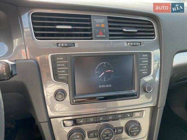 Серый Фольксваген e-Golf, объемом двигателя 0 л и пробегом 115 тыс. км за 8500 $, фото 13 на Automoto.ua