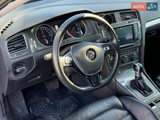 Серый Фольксваген e-Golf, объемом двигателя 0 л и пробегом 72 тыс. км за 11390 $, фото 19 на Automoto.ua