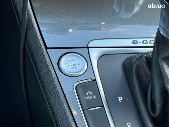 Серый Фольксваген e-Golf, объемом двигателя 0 л и пробегом 72 тыс. км за 11390 $, фото 32 на Automoto.ua