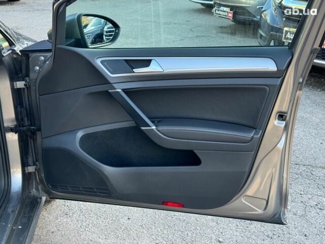 Серый Фольксваген e-Golf, объемом двигателя 0 л и пробегом 72 тыс. км за 11390 $, фото 23 на Automoto.ua