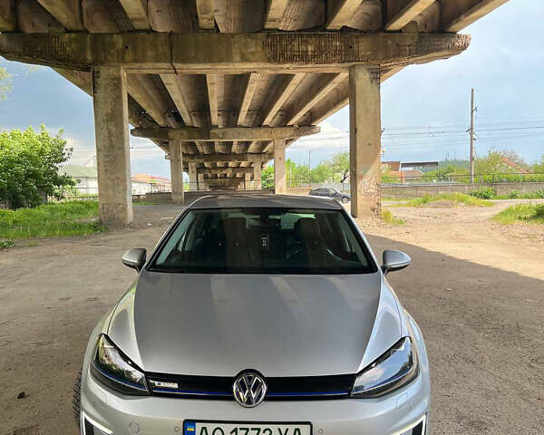 Серый Фольксваген e-Golf, объемом двигателя 0 л и пробегом 113 тыс. км за 9999 $, фото 2 на Automoto.ua