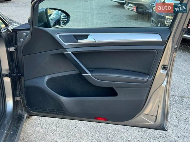 Серый Фольксваген e-Golf, объемом двигателя 0 л и пробегом 72 тыс. км за 11390 $, фото 23 на Automoto.ua