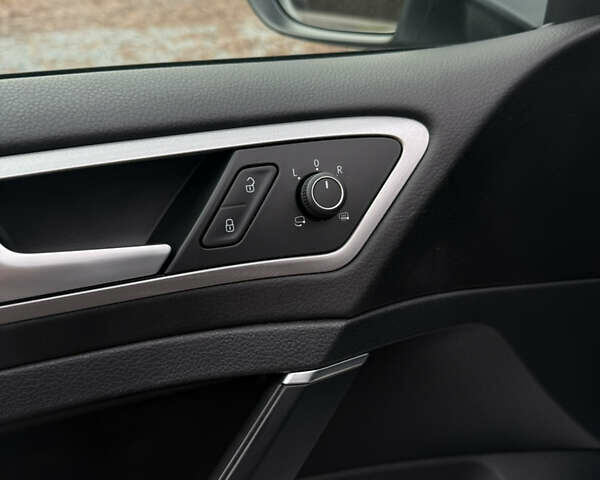 Серый Фольксваген e-Golf, объемом двигателя 0 л и пробегом 120 тыс. км за 7999 $, фото 18 на Automoto.ua