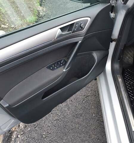 Серый Фольксваген e-Golf, объемом двигателя 0 л и пробегом 92 тыс. км за 9500 $, фото 10 на Automoto.ua