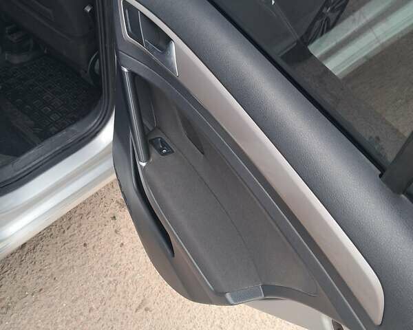 Серый Фольксваген e-Golf, объемом двигателя 0 л и пробегом 140 тыс. км за 9200 $, фото 8 на Automoto.ua