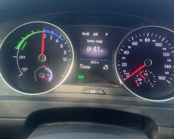 Серый Фольксваген e-Golf, объемом двигателя 0 л и пробегом 119 тыс. км за 9750 $, фото 9 на Automoto.ua