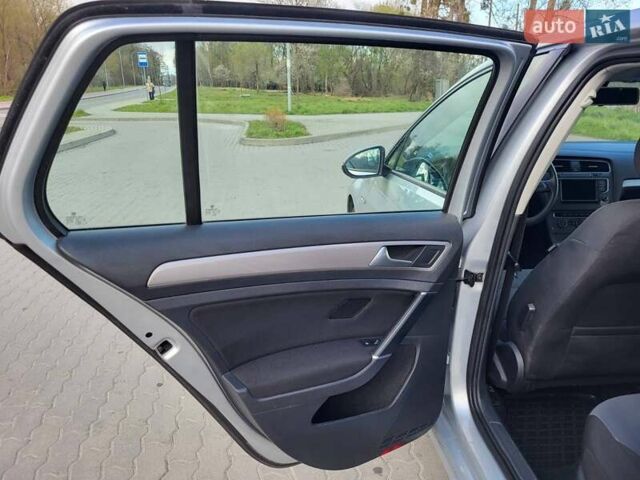 Серый Фольксваген e-Golf, объемом двигателя 0 л и пробегом 98 тыс. км за 9300 $, фото 43 на Automoto.ua