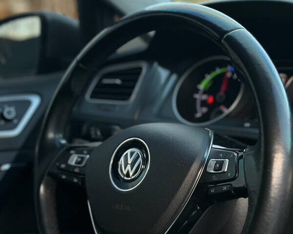 Серый Фольксваген e-Golf, объемом двигателя 0 л и пробегом 159 тыс. км за 9000 $, фото 23 на Automoto.ua