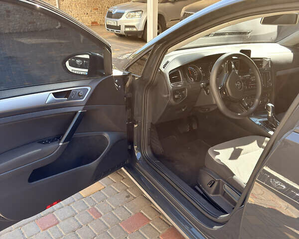 Серый Фольксваген e-Golf, объемом двигателя 0 л и пробегом 165 тыс. км за 8800 $, фото 15 на Automoto.ua