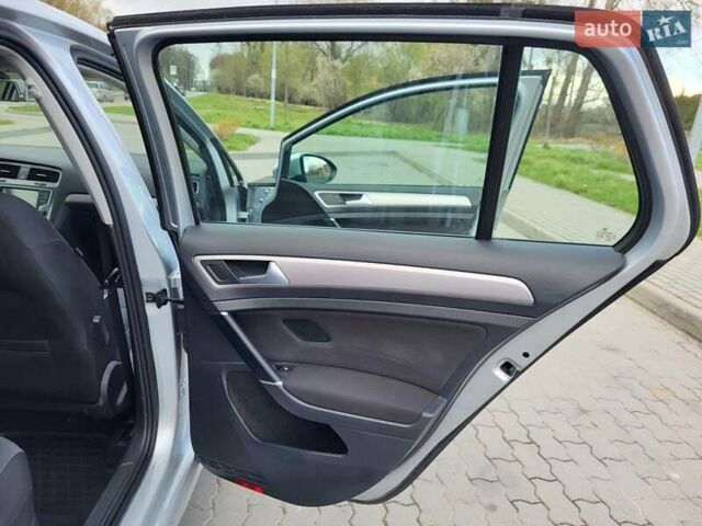 Серый Фольксваген e-Golf, объемом двигателя 0 л и пробегом 98 тыс. км за 9300 $, фото 50 на Automoto.ua