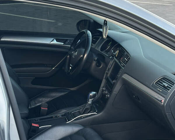 Серый Фольксваген e-Golf, объемом двигателя 0 л и пробегом 159 тыс. км за 9000 $, фото 19 на Automoto.ua