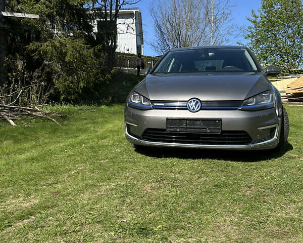 Серый Фольксваген e-Golf, объемом двигателя 0 л и пробегом 126 тыс. км за 8600 $, фото 1 на Automoto.ua