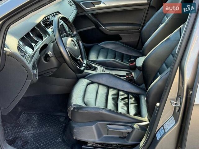 Серый Фольксваген e-Golf, объемом двигателя 0 л и пробегом 72 тыс. км за 11390 $, фото 15 на Automoto.ua