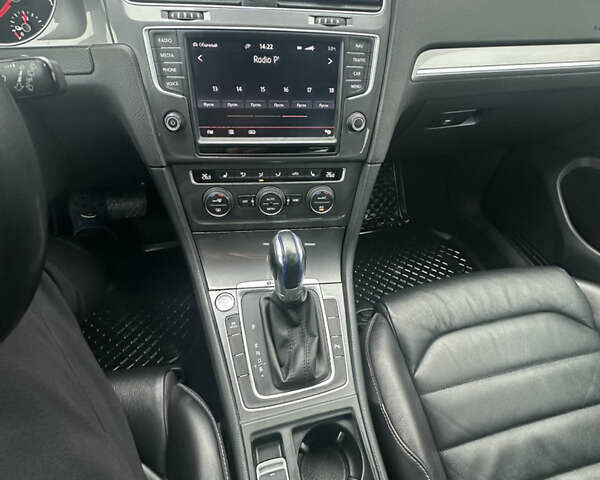 Сірий Фольксваген e-Golf, об'ємом двигуна 0 л та пробігом 136 тис. км за 9100 $, фото 12 на Automoto.ua