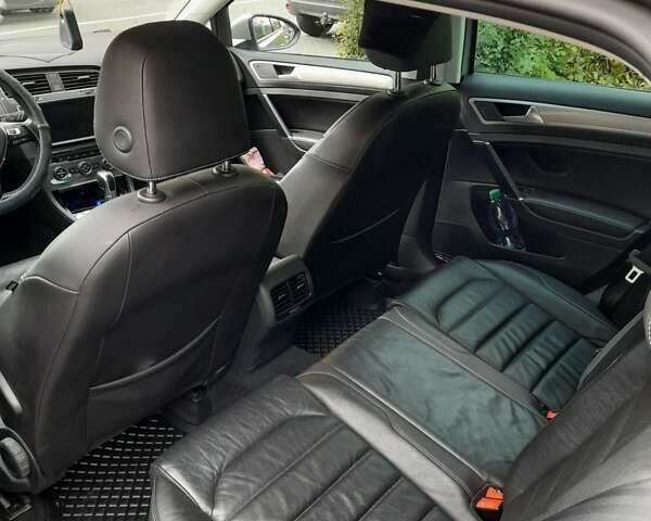 Серый Фольксваген e-Golf, объемом двигателя 0 л и пробегом 70 тыс. км за 11500 $, фото 5 на Automoto.ua
