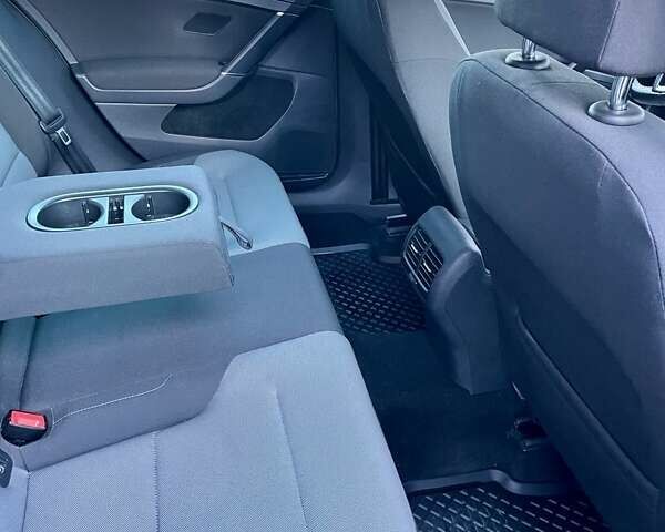 Серый Фольксваген e-Golf, объемом двигателя 0 л и пробегом 119 тыс. км за 10700 $, фото 50 на Automoto.ua