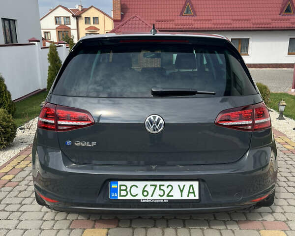 Серый Фольксваген e-Golf, объемом двигателя 0 л и пробегом 141 тыс. км за 9000 $, фото 2 на Automoto.ua