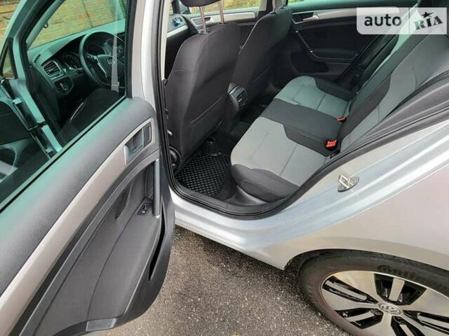 Серый Фольксваген e-Golf, объемом двигателя 0 л и пробегом 133 тыс. км за 9200 $, фото 9 на Automoto.ua