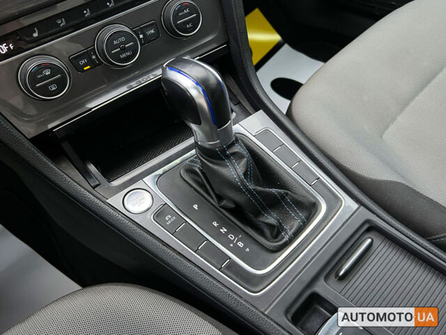 Сірий Фольксваген e-Golf, об'ємом двигуна 24 л та пробігом 107 тис. км за 9900 $, фото 18 на Automoto.ua