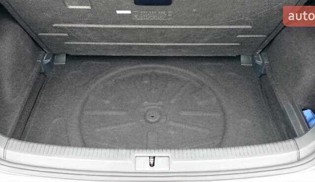 Серый Фольксваген e-Golf, объемом двигателя 0 л и пробегом 77 тыс. км за 8700 $, фото 7 на Automoto.ua