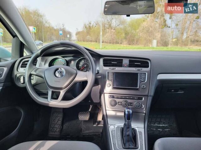 Серый Фольксваген e-Golf, объемом двигателя 0 л и пробегом 98 тыс. км за 9300 $, фото 35 на Automoto.ua