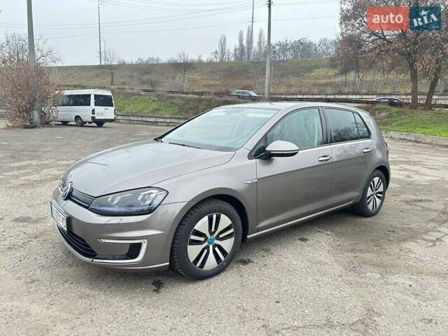 Серый Фольксваген e-Golf, объемом двигателя 0 л и пробегом 107 тыс. км за 10300 $, фото 6 на Automoto.ua