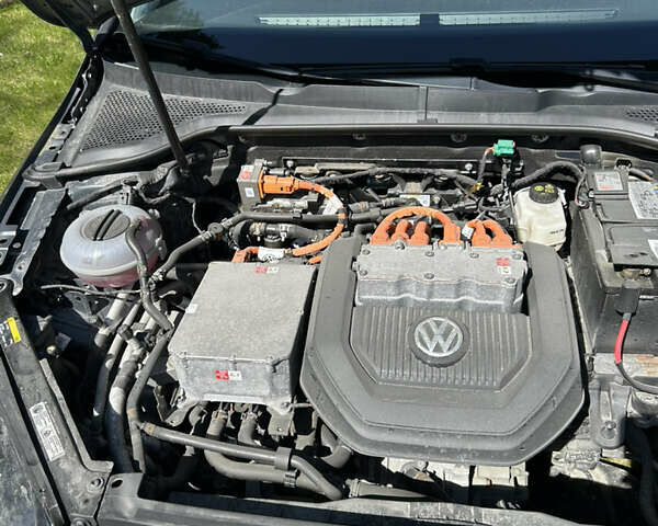 Серый Фольксваген e-Golf, объемом двигателя 0 л и пробегом 126 тыс. км за 8600 $, фото 22 на Automoto.ua