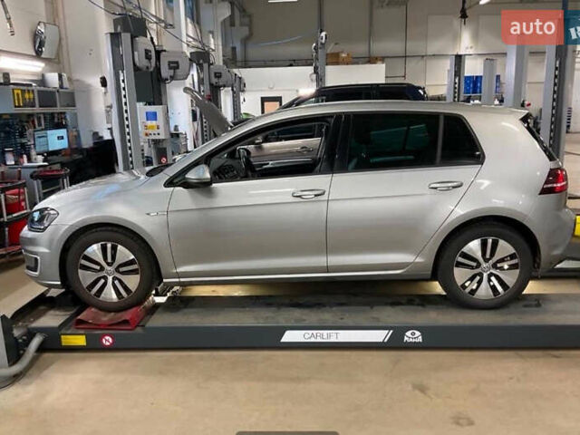 Серый Фольксваген e-Golf, объемом двигателя 0 л и пробегом 114 тыс. км за 8999 $, фото 14 на Automoto.ua